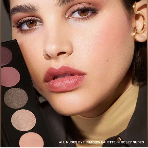 Bobbi Brown Eyeshadow Palette in Rose Nudes NIB - Picture 4 of 6